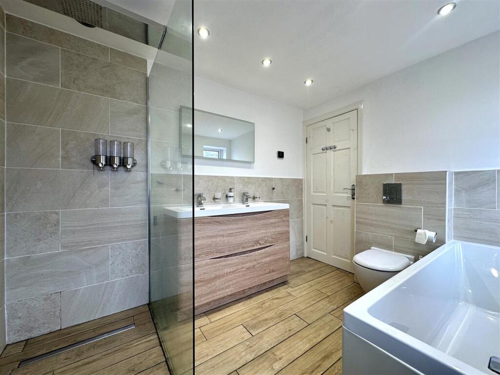 Bathroom Aspect 2