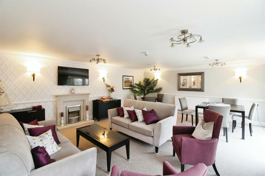 Owners Lounge A.jpg