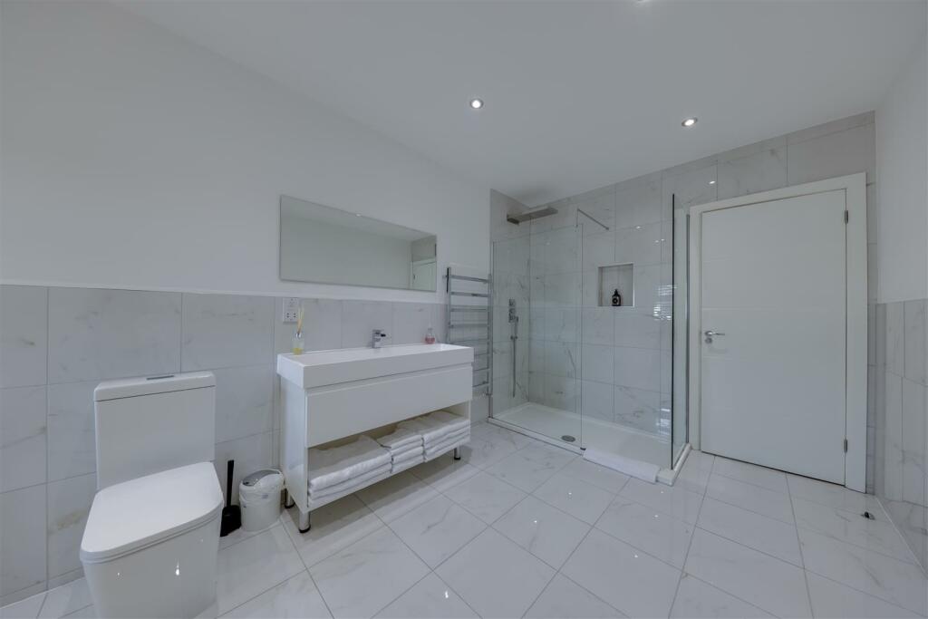 Family Bathroom Alt