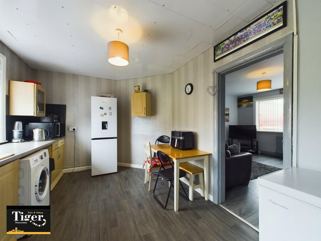 CAM02176G0-PR0241...