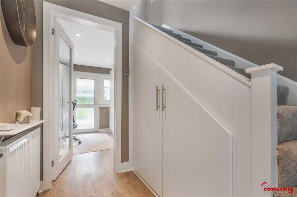 Entrance Hallway (2)