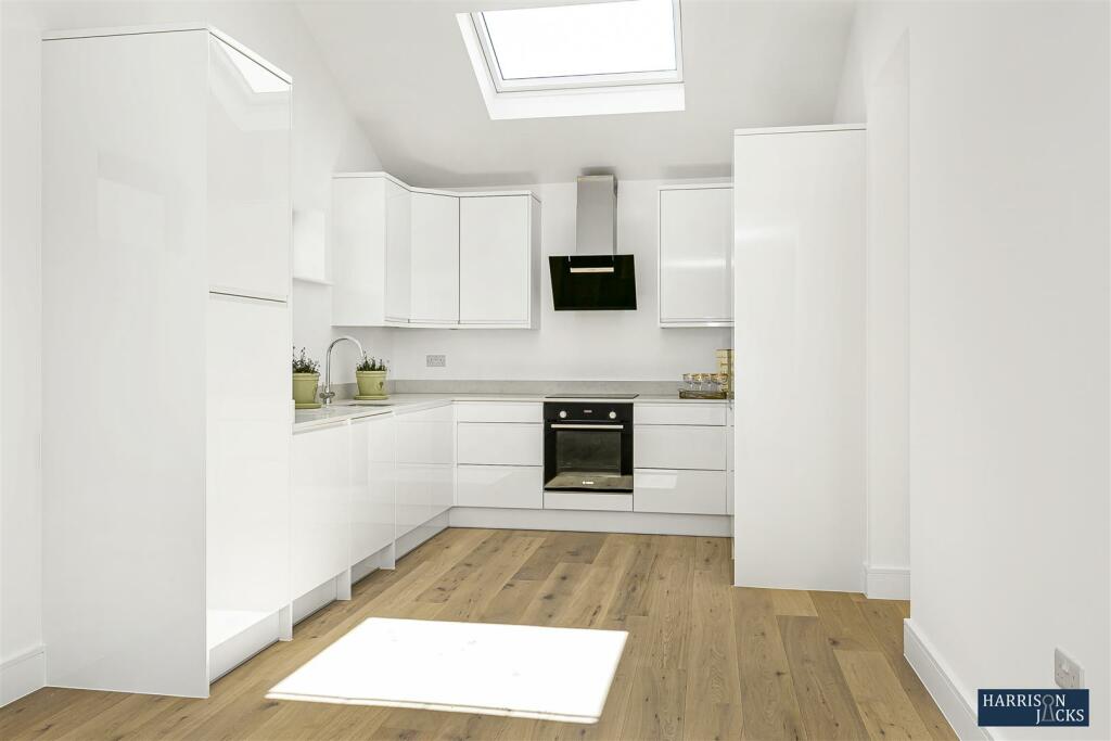 Kitchen 2.jpg