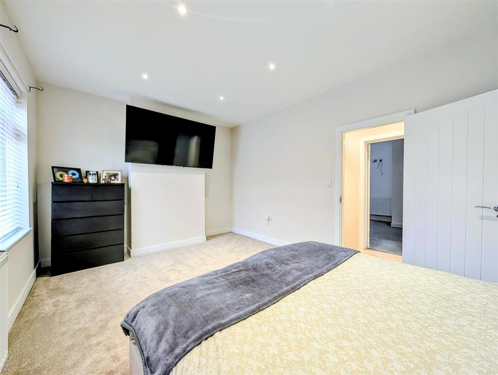bed 1 2.jpg