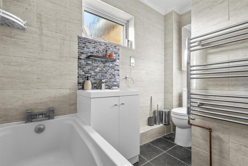 141d Totteridge Rd, HP13 6HR-4.jpg