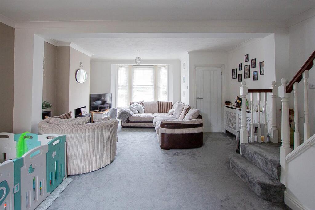 Livingroom-2.jpg