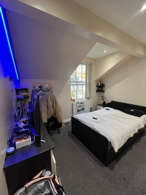 Bright, neatly presented double bedroom with a ...