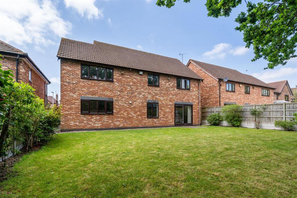 21 Swinbrook Way_24.jpg