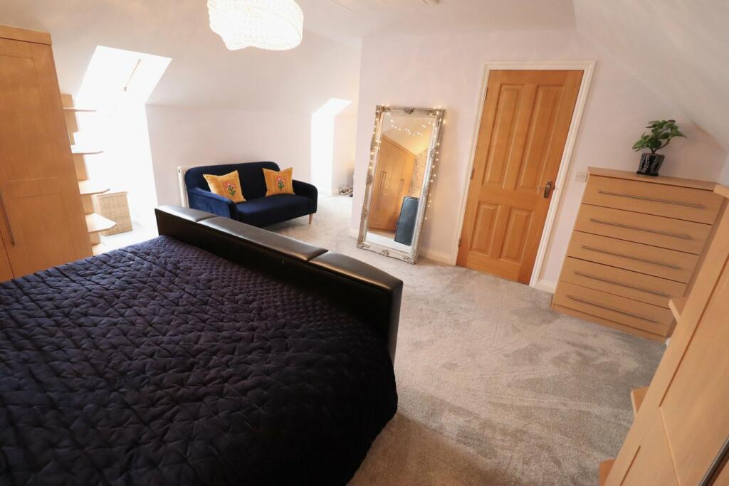 MASTER BEDROOM SUITE