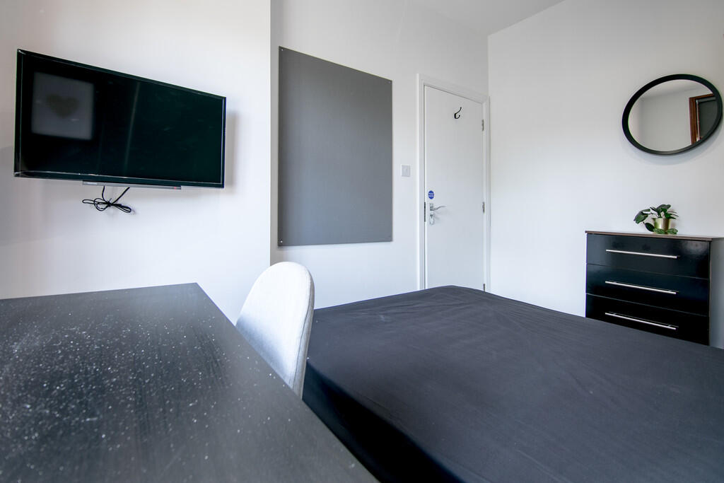 10 Cromwell St (4...