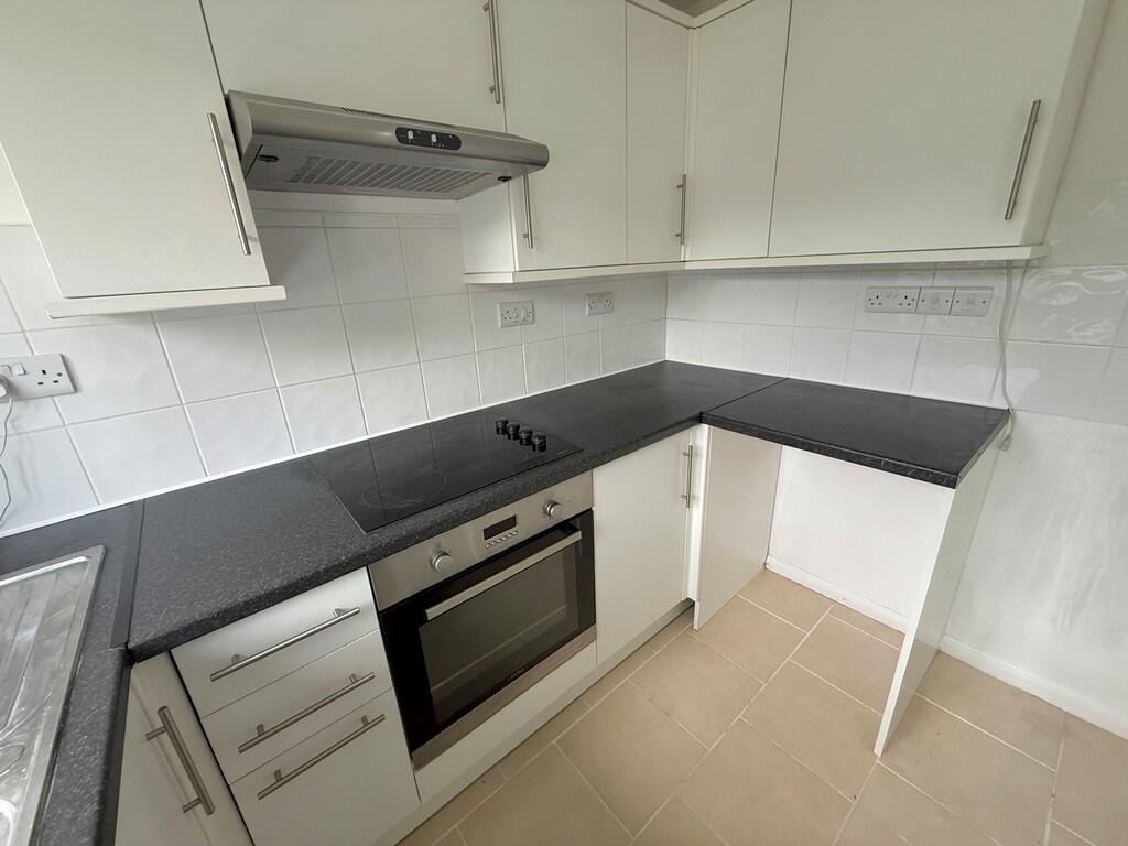 18 Dorking Kitche...