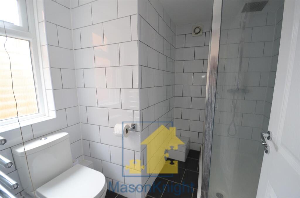 bathroom 1a.jpg