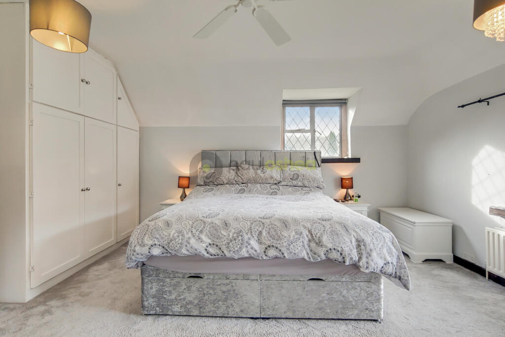 12_Master-Bedroom-0