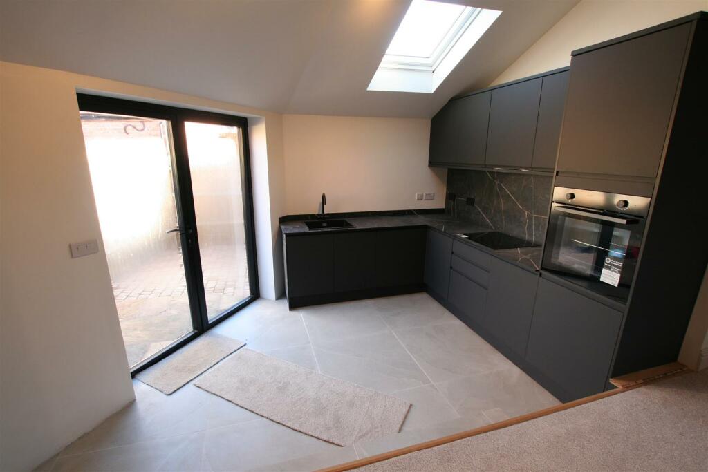 Thecornerhouse,kitchen3.JPG