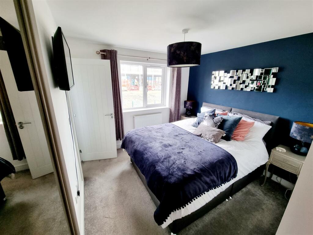 Bed 1.jpg