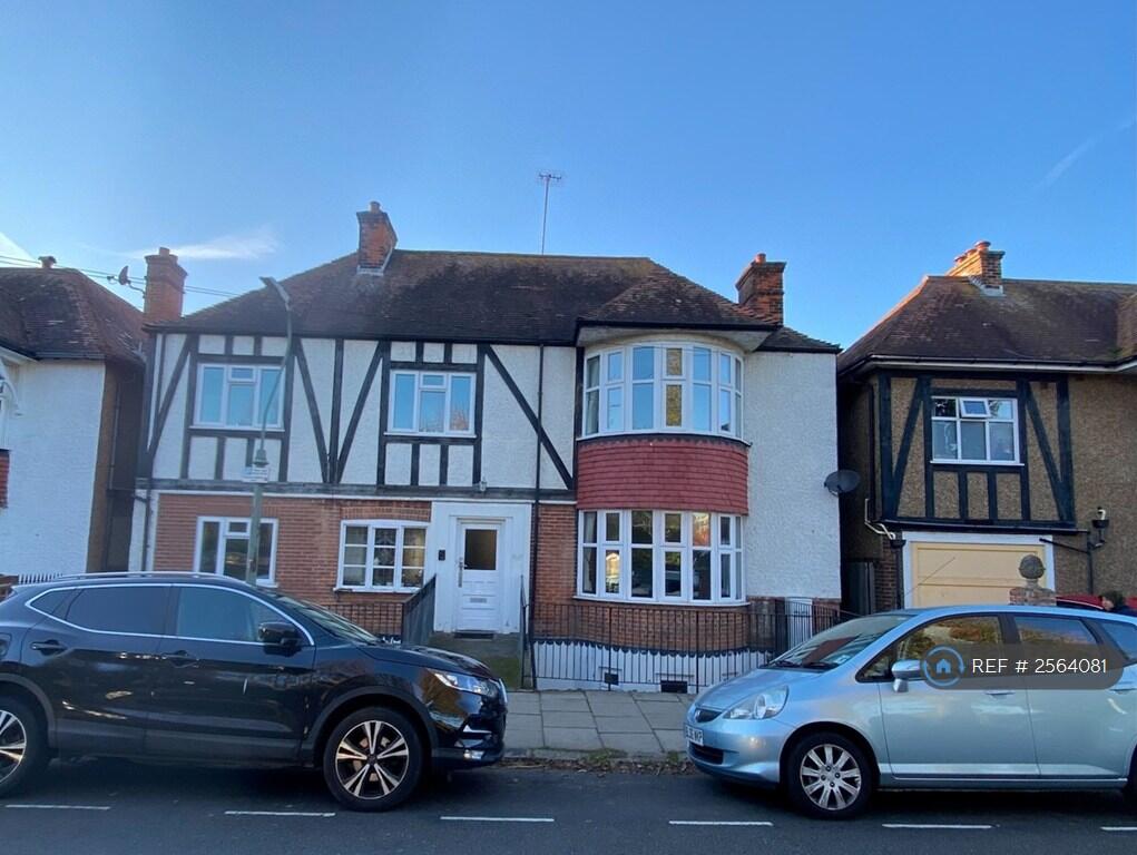 Large Property Opposite Park With Tennis Courts