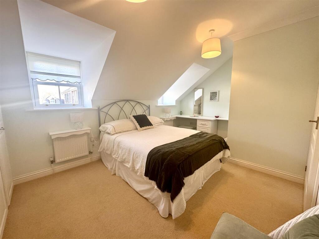 BEDROOM 2