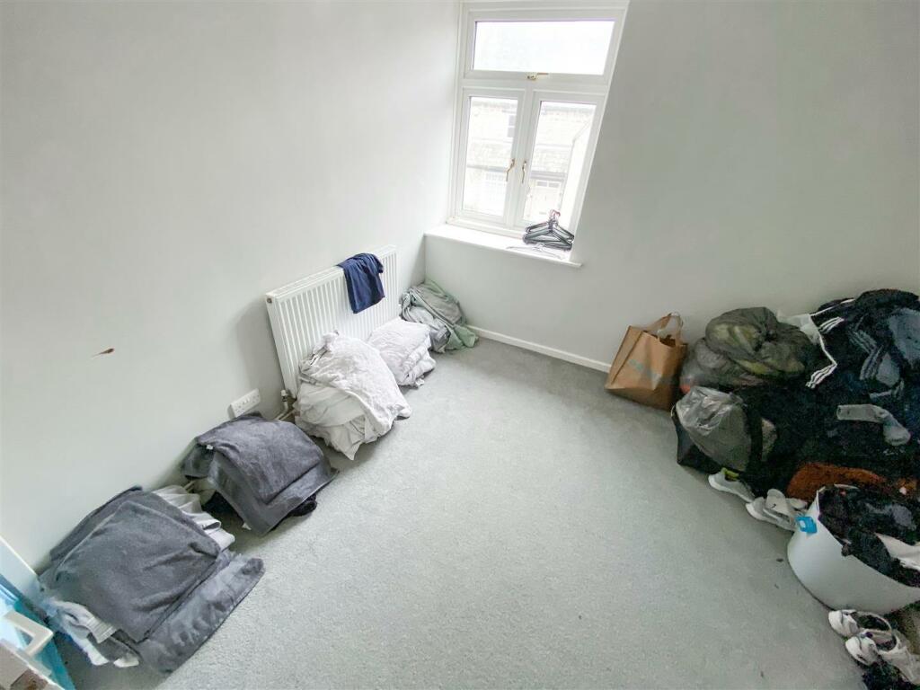 Bedroom2 001.jpg
