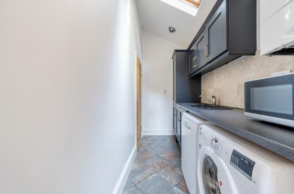 Little Manor, Wolston