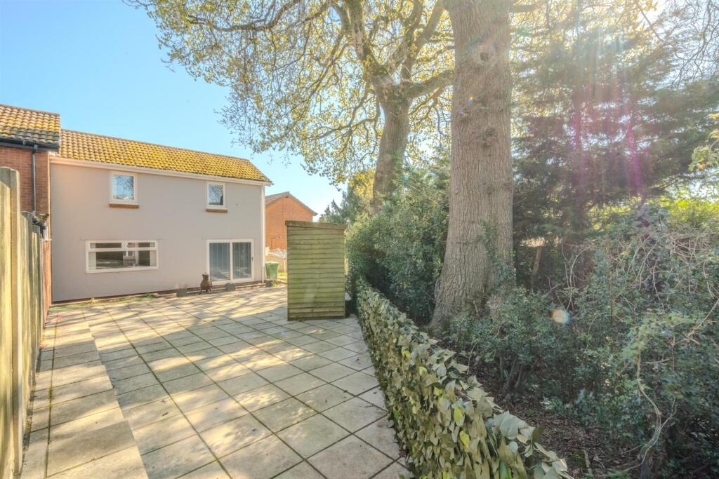 11 Greenfield Close-19.jpg