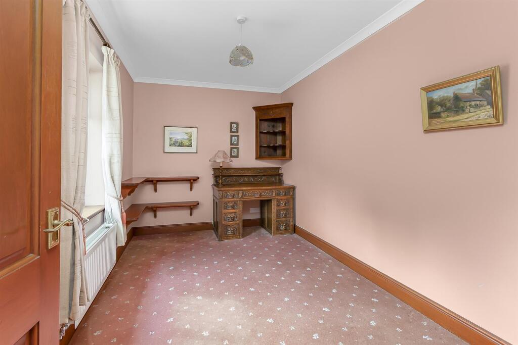 Home Close, Broadwell (21).jpg