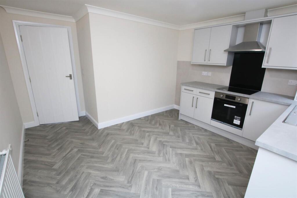 NEWLY FITTED DINING KITCHEN