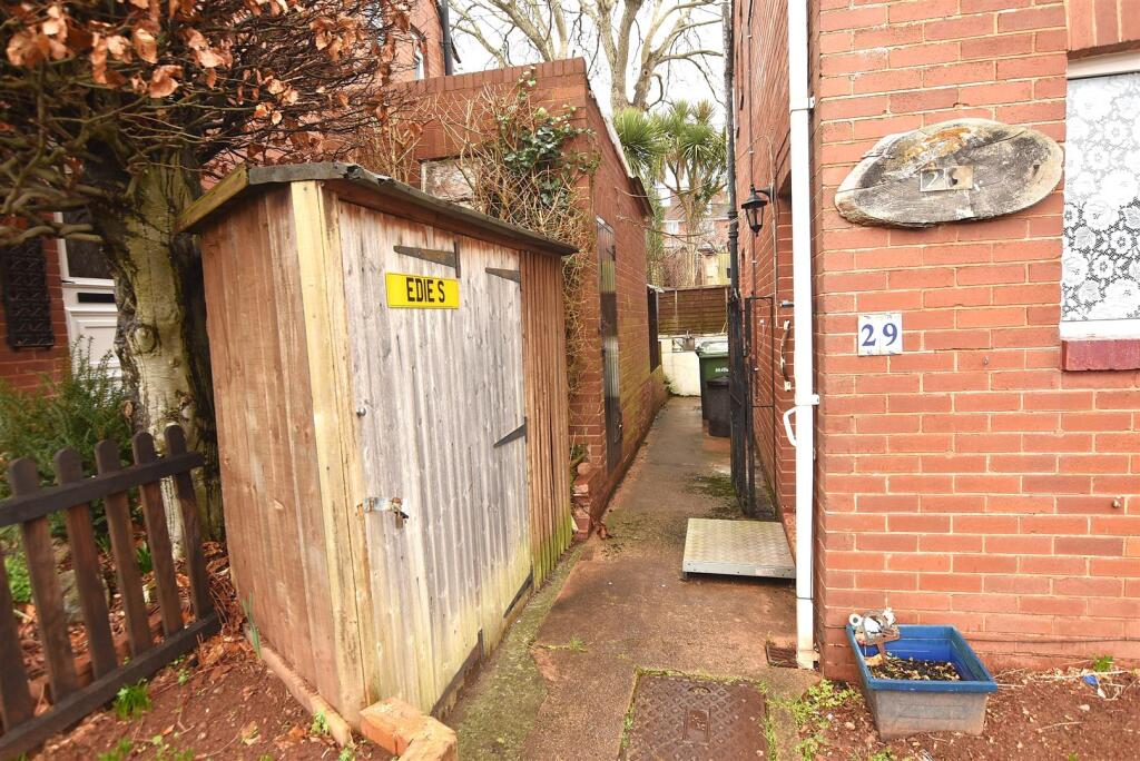 Side Access/Bike Shed