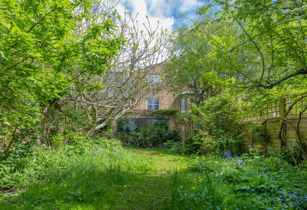 S/W facing garden