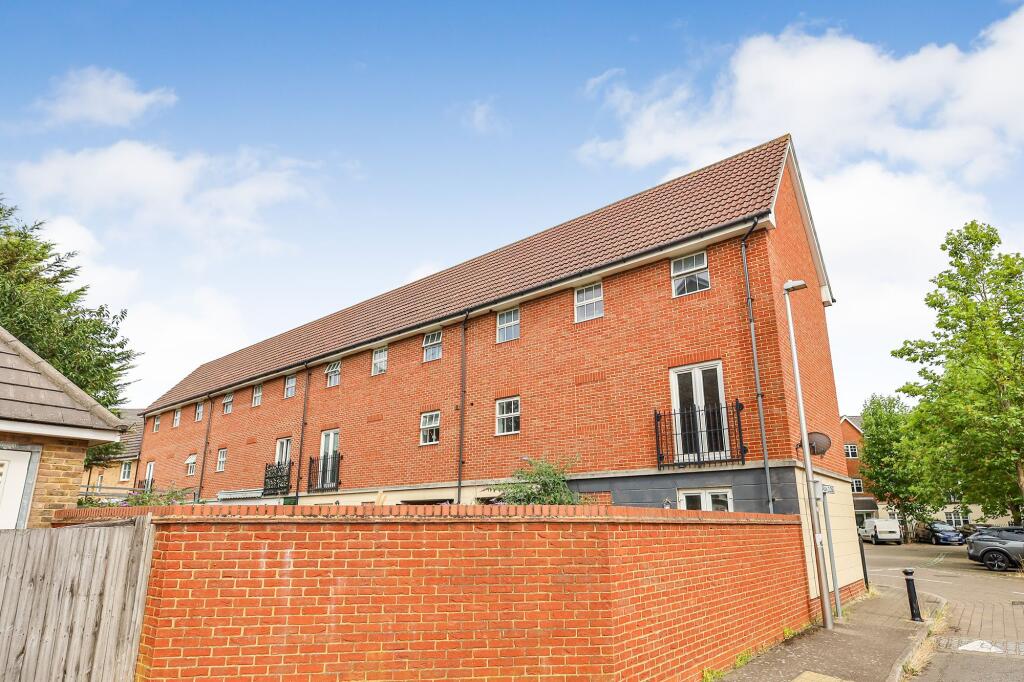 126 Caspian Way, Purfleet, Essex, RM19 1LF