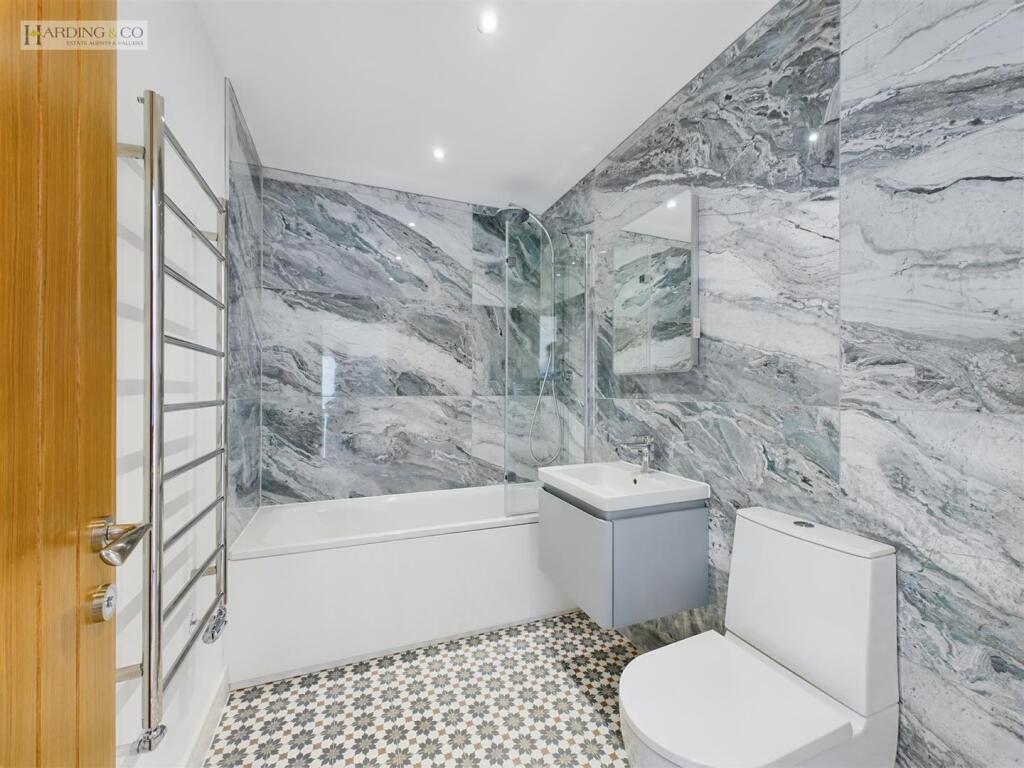 Sands or Coral bathroom.jpg