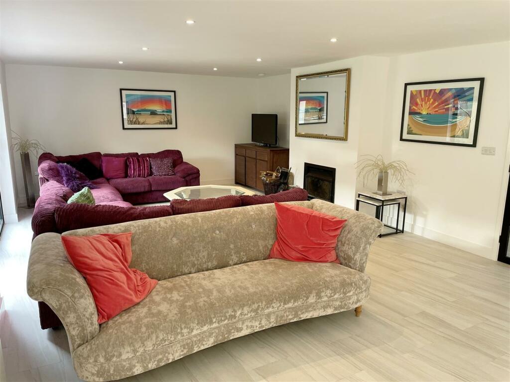 Sitt - Family Area 1.JPG