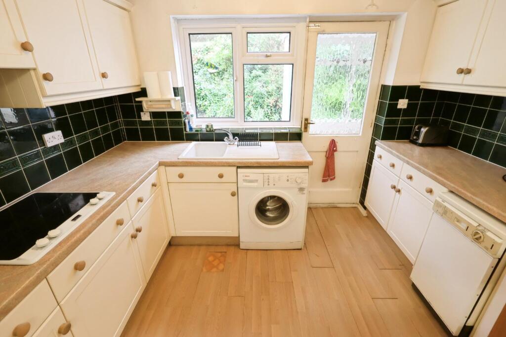 KITCHEN/BREAKFAST ROOM