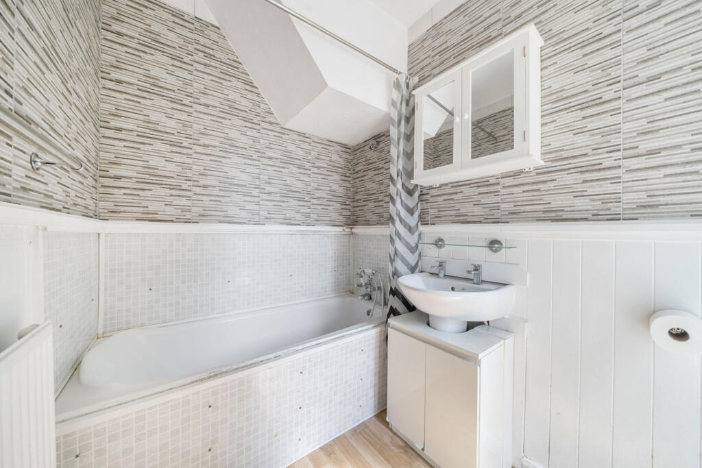 1326304-5-687a28d...