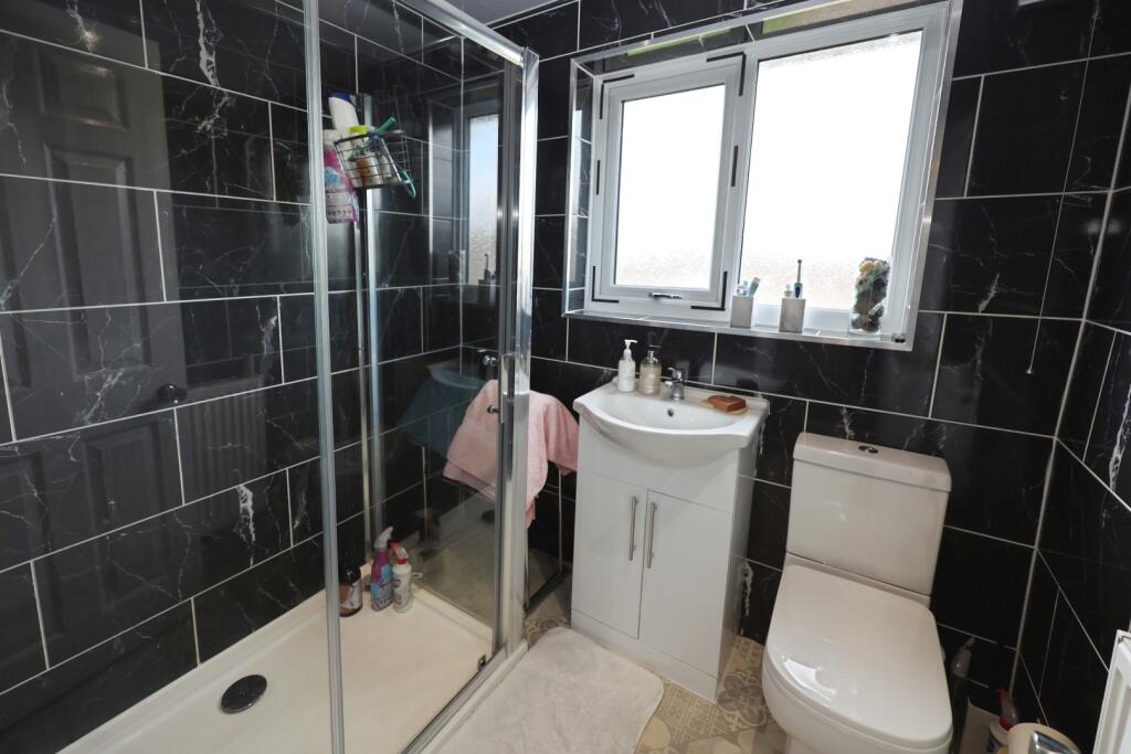 pbox-bathroom-319393.JPG