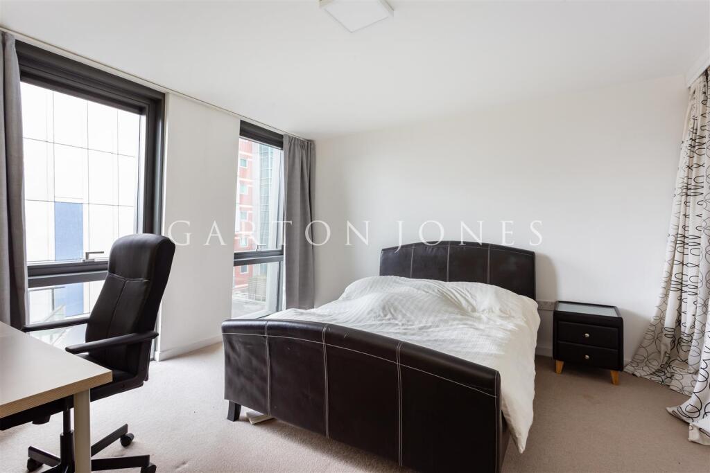 bedroom.JPG