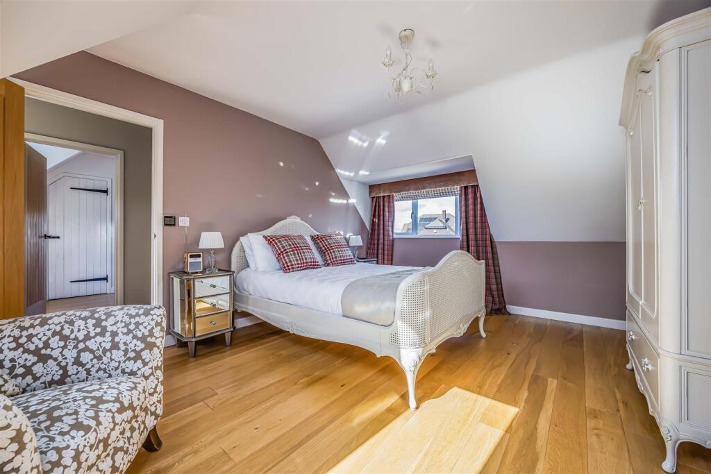 15 Sinah Lane, Hayling Island-Small-PorticoMarketi