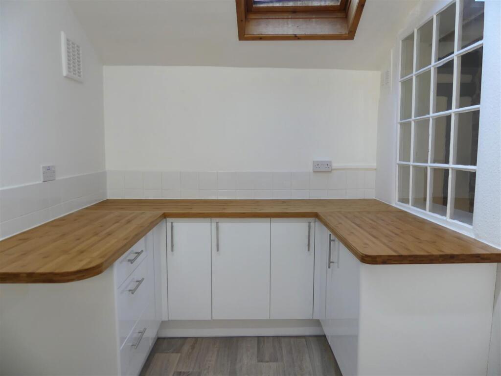 kitchen 2.JPG