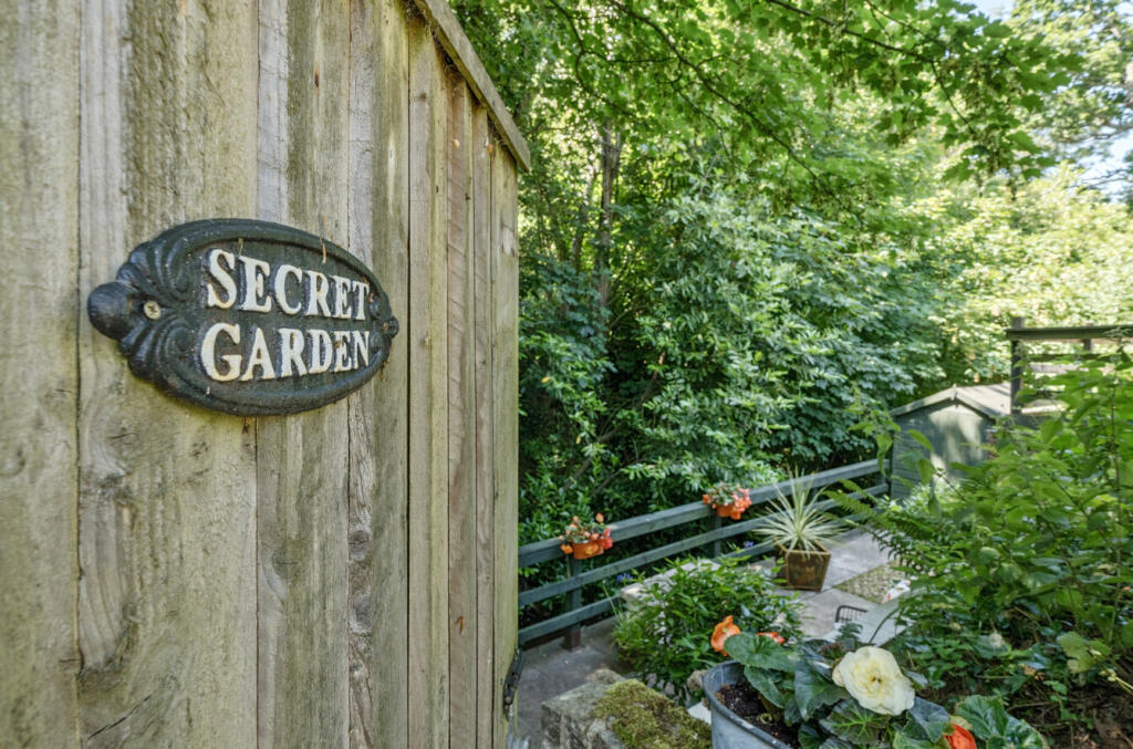 1309824-6-6852fe7...