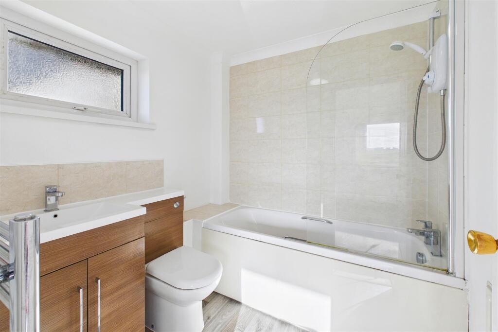 Front Bedroom En Suite.