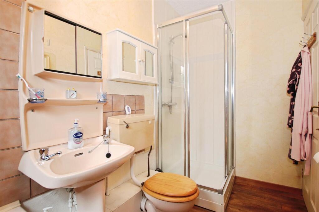 GROUND FLOOR BATHROOM