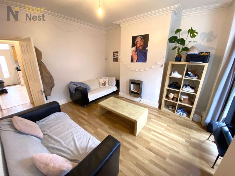 Ashville Grove, Hyde Park, Leeds, LS6 1LY