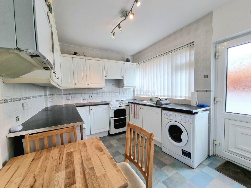 Kitchen/ Breakfast Room