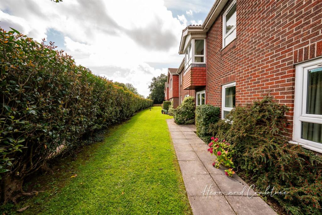 Restway Court, Danescourt, HernCrabtree (20).jpg