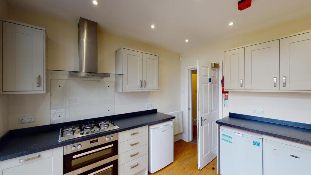 557-Crookesmoor-Road- Kitchen.jpg