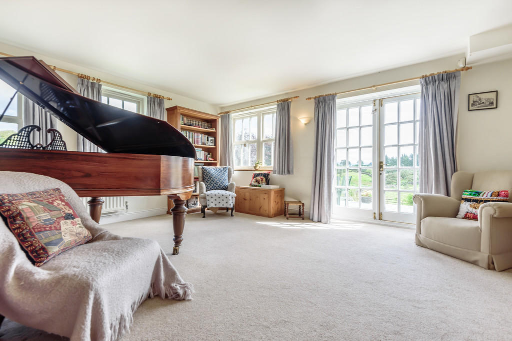 Family Room ith d...