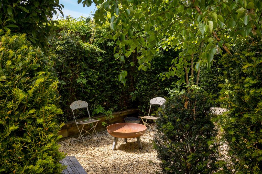19 - Rowan Tree House - GL7 7EN - Web.jpg
