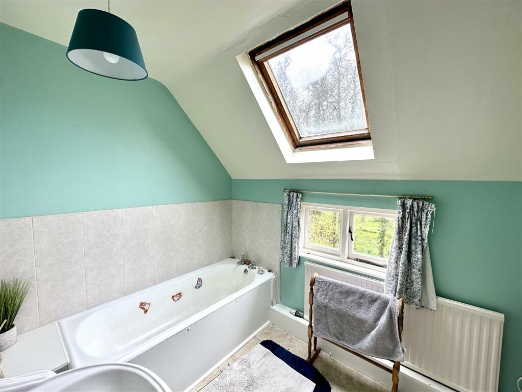 FAMILY BATHROOM