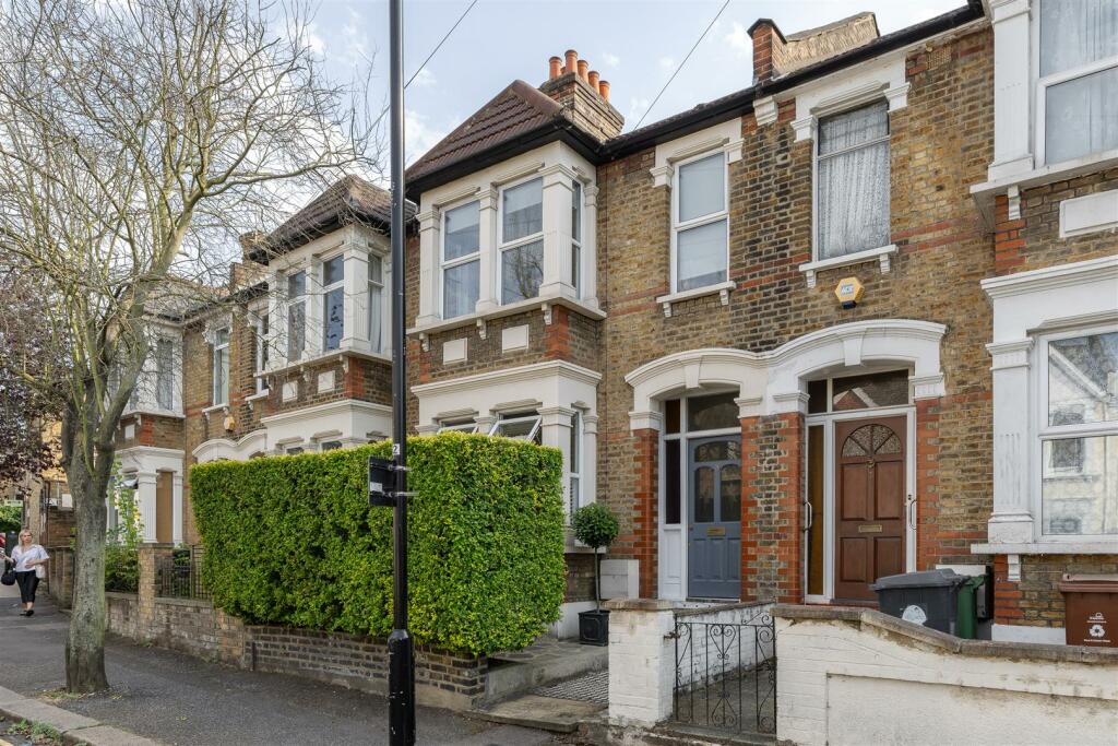 Scarborough Road E11