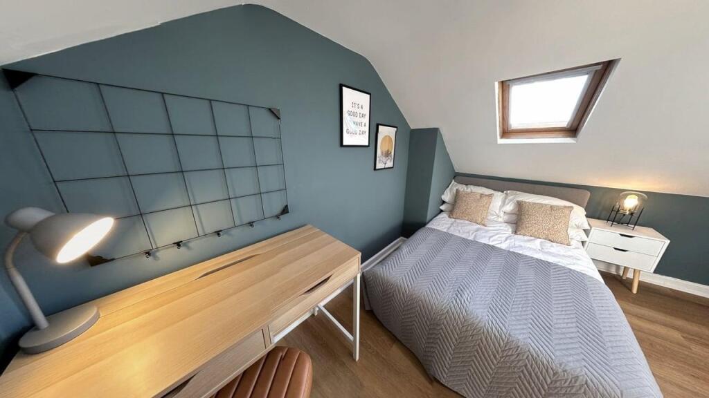 Bright and stylish bedroom with a comfortable d...
