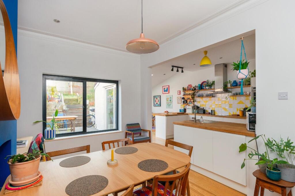 0R5RKE - Dining Room A.jpg