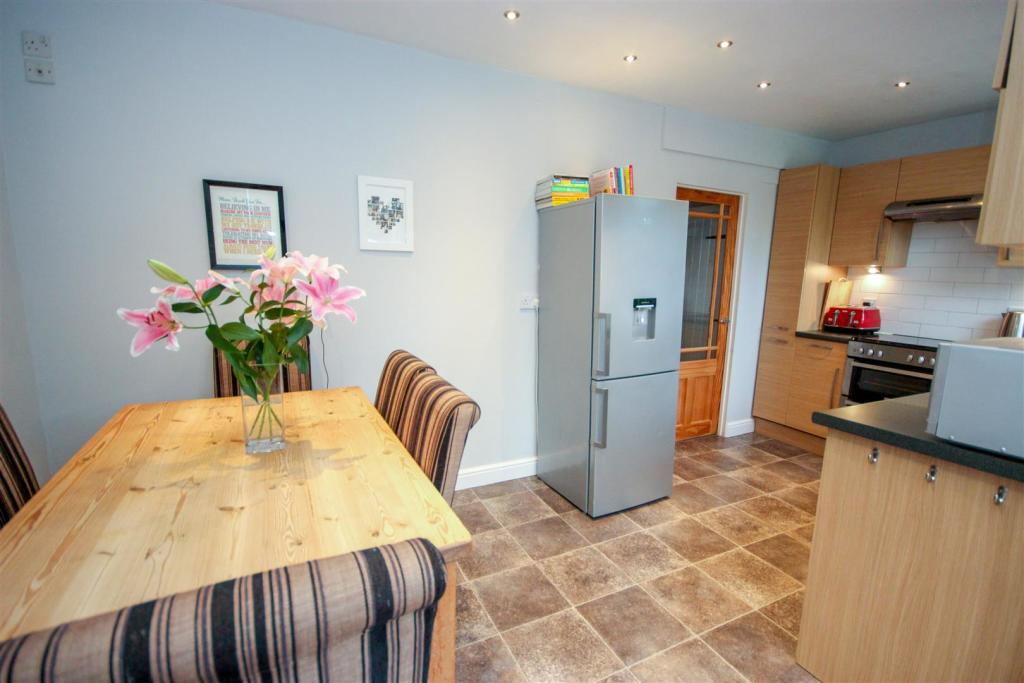 Dining kitchen.jpg